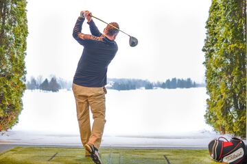 Indoor golf driving range