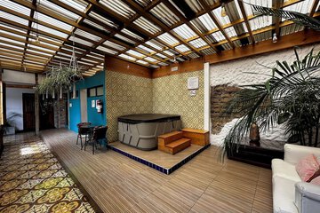 Indoor spa tub
