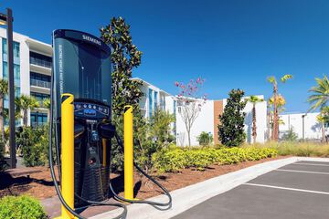 Electric vehicle charging station