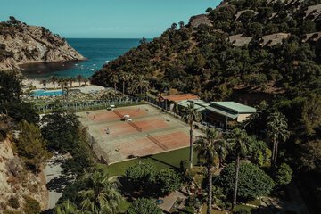 Tennis court