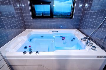 Jetted tub
