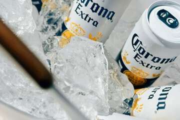 Poolside bar