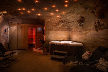 Indoor spa tub