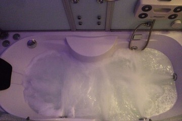 Indoor spa tub
