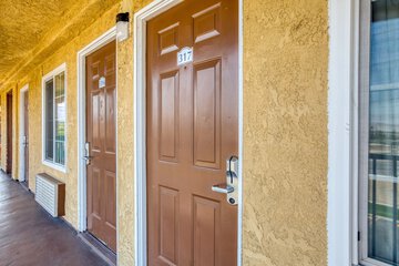 Ballroom/Hall 26 of 31