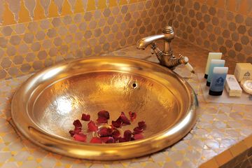 Bathroom sink