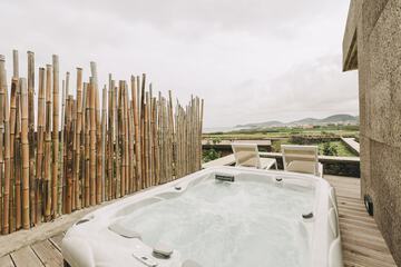 Private spa tub