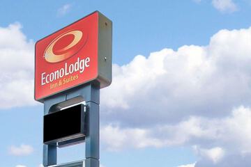 Econo Lodge Inn & Suites