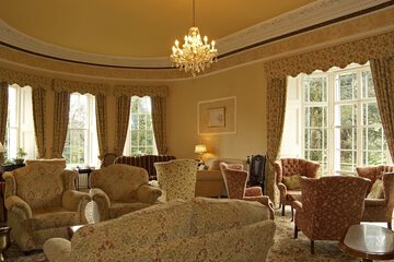 Lobby lounge