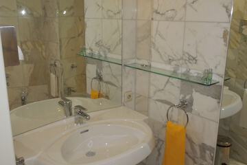 Bathroom sink
