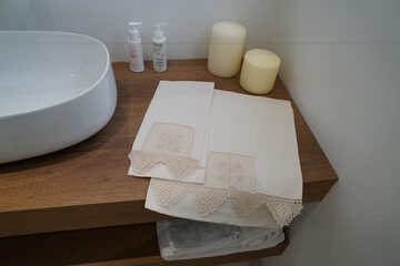 Bathroom amenities