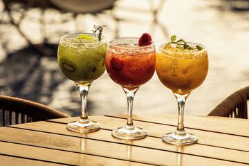 Poolside bar
