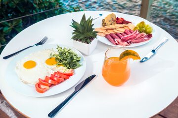 Breakfast meal