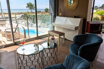 Poolside bar
