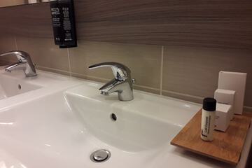 Bathroom sink