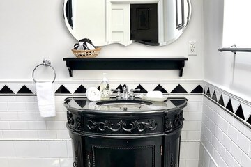 Bathroom sink