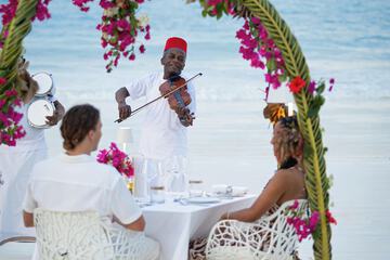 Couples dining