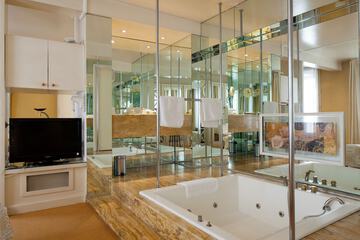 Jetted tub
