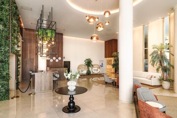 Lobby lounge