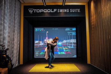 Indoor golf driving range