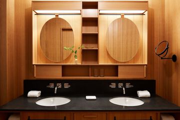 Bathroom sink
