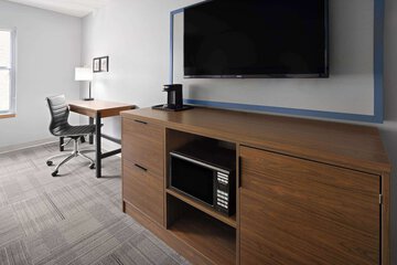 Room 28 of 49
