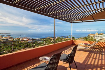 Beach/ocean view