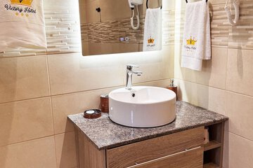 Bathroom sink