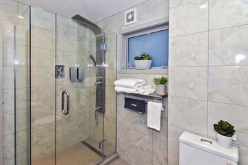 Bathroom shower