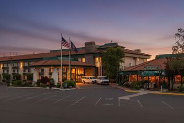Rogue Regency Inn Medford Airport