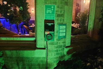 Electric vehicle charging station