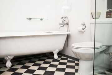 Deep Soaking Bathtub