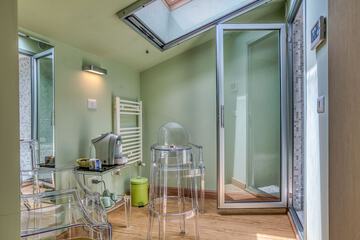 Private spa tub