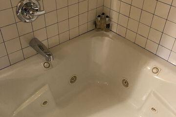 Jetted tub