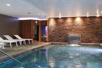 Pool waterfall