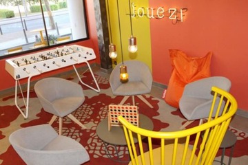 Lobby lounge