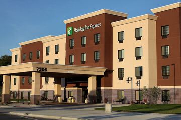 Holiday Inn Express & Suites Omaha South - Ralston Arena by IHG