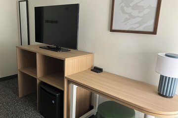 Room 13 of 16