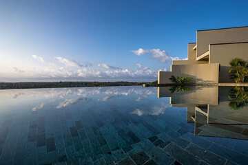 Infinity pool