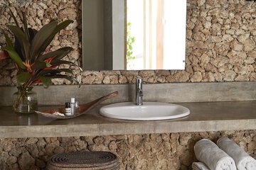Bathroom sink