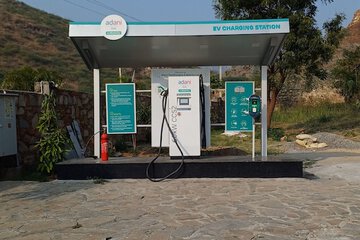 Electric vehicle charging station