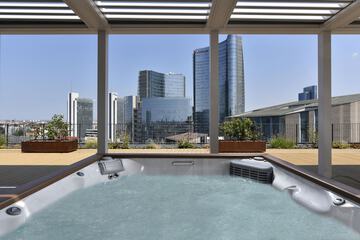 Private spa tub