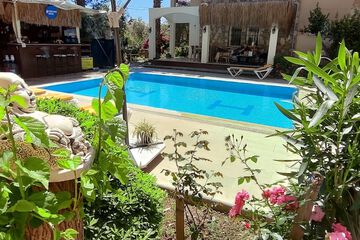 Poolside bar