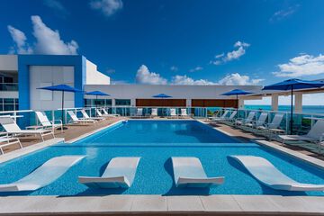 Rooftop pool