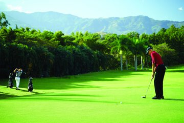 Indoor golf driving range