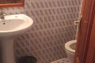 Bathroom sink