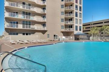 Swimming pool [outdoor]