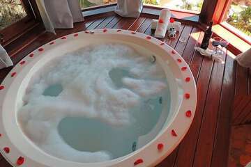 Jetted tub