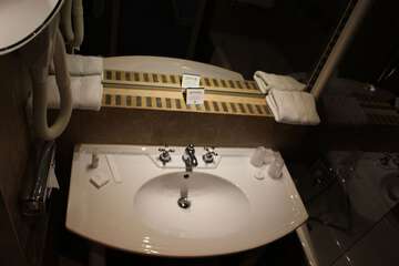 Bathroom sink