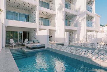 Private pool